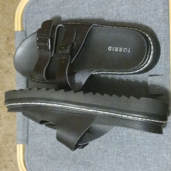 BLACK SLIP ON SANDALS - Picture 2 of 2